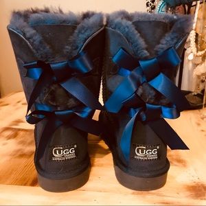Dark blue ugg boots! 💙